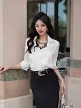 レースとカラーリングのコントラストが美しいVネックシャツ【フレッシュロマンティック・体型カバー】