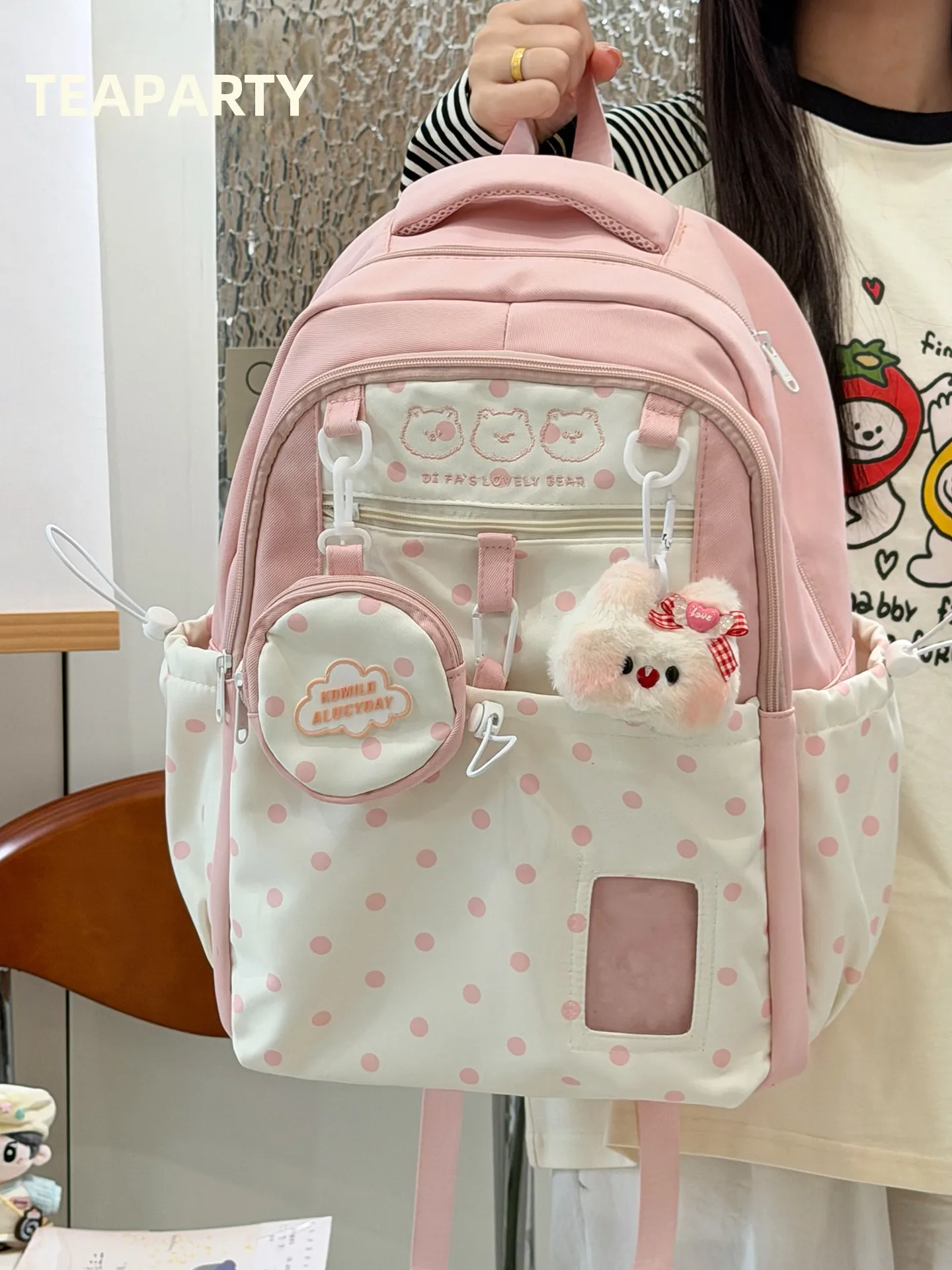 40代から学生時代を思い出す？　かわいいドット柄リュックで通学と日常を彩るには？