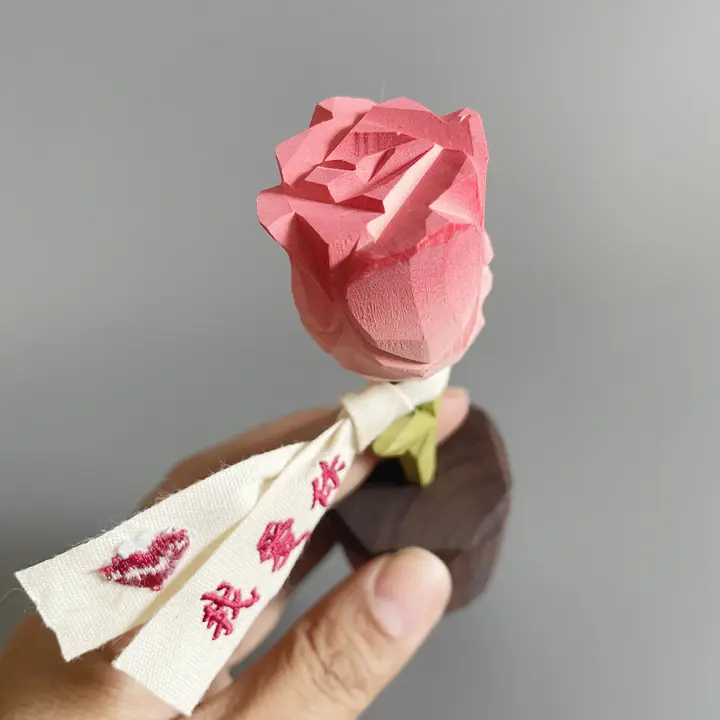 手作りの彫刻による木製ピンクローズ飾り【カップル向けギフト・に枯れない愛】