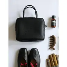 高級感のある本革製 ショルダーバッグ【シンプルデザイン・通勤用・スクエア型】