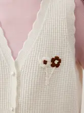 全羊毛使用の波浪模様刺繍ノースリーブニットベスト【女性用・ワッフル編み】