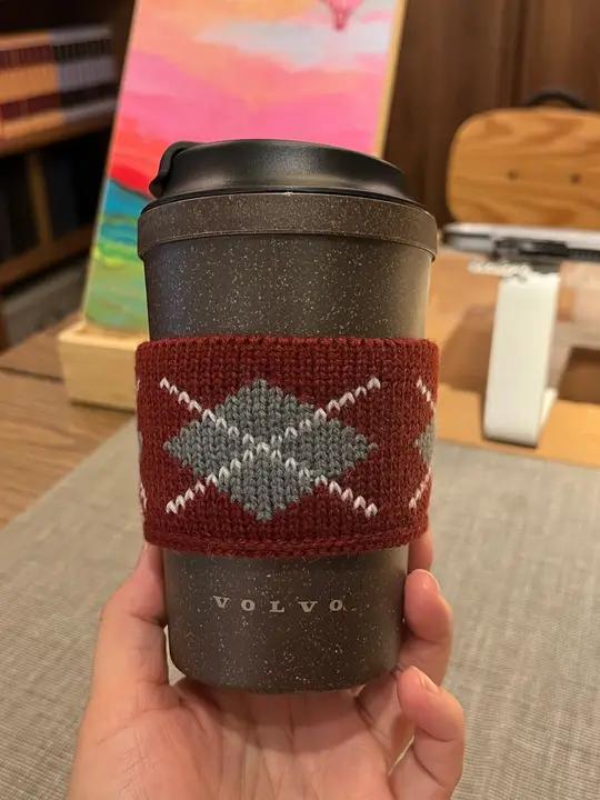 保温カバー付きニットコーヒーカップカバー【麻花編みデザイン・毛糸製】