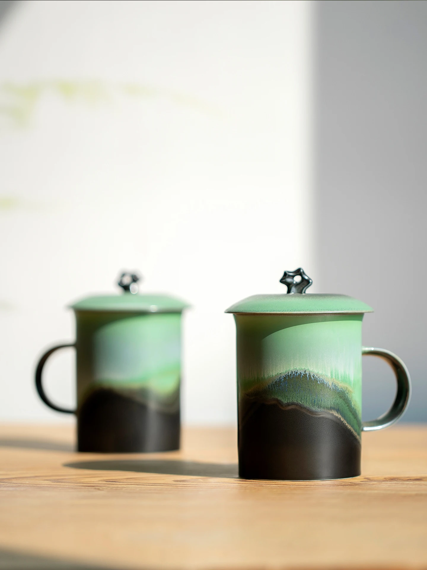 景徳鎮製陶器マグカップ：山水柄カップル用の創意デザインと実用性