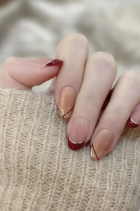 赤い金縁フレンチスタイル手作りネイルチップ【結婚式向け・優雅な印象・指先を美しく見せる】