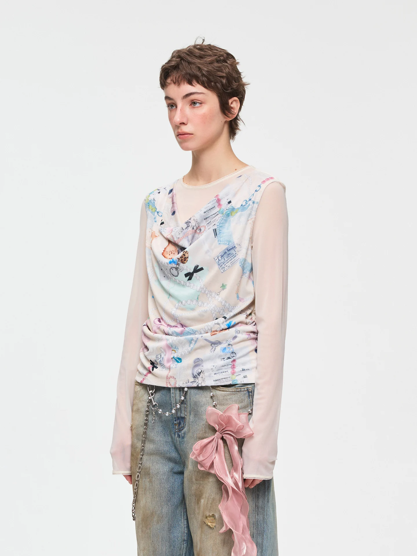 花柄3Dレース付きプリント透け感のある長袖Tシャツ：重ね着に最適な女性向けリバーシブルデザインの実用性解析
