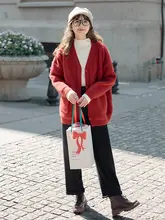 秋の通勤スタイルにぴったり！ハイネックリブニットセーター【クリームアーモンド・柔らかなデザイン】