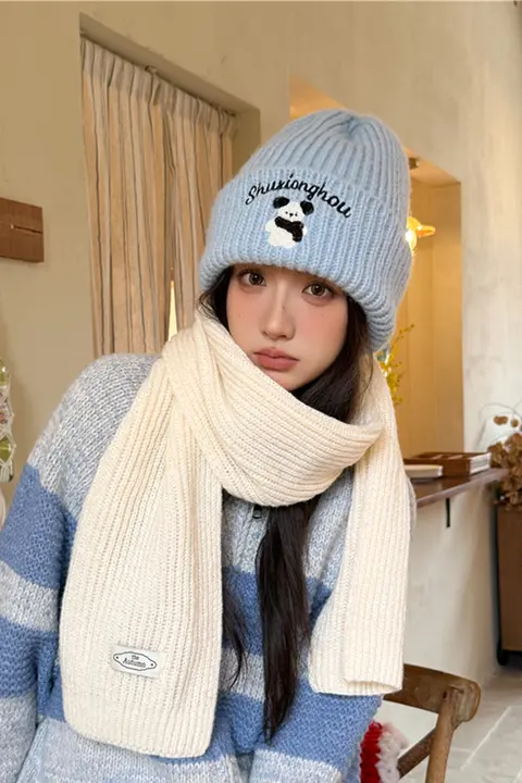 秋冬用ニット帽【刺繍入り・クマのデザイン・耳あて付き・保温性】