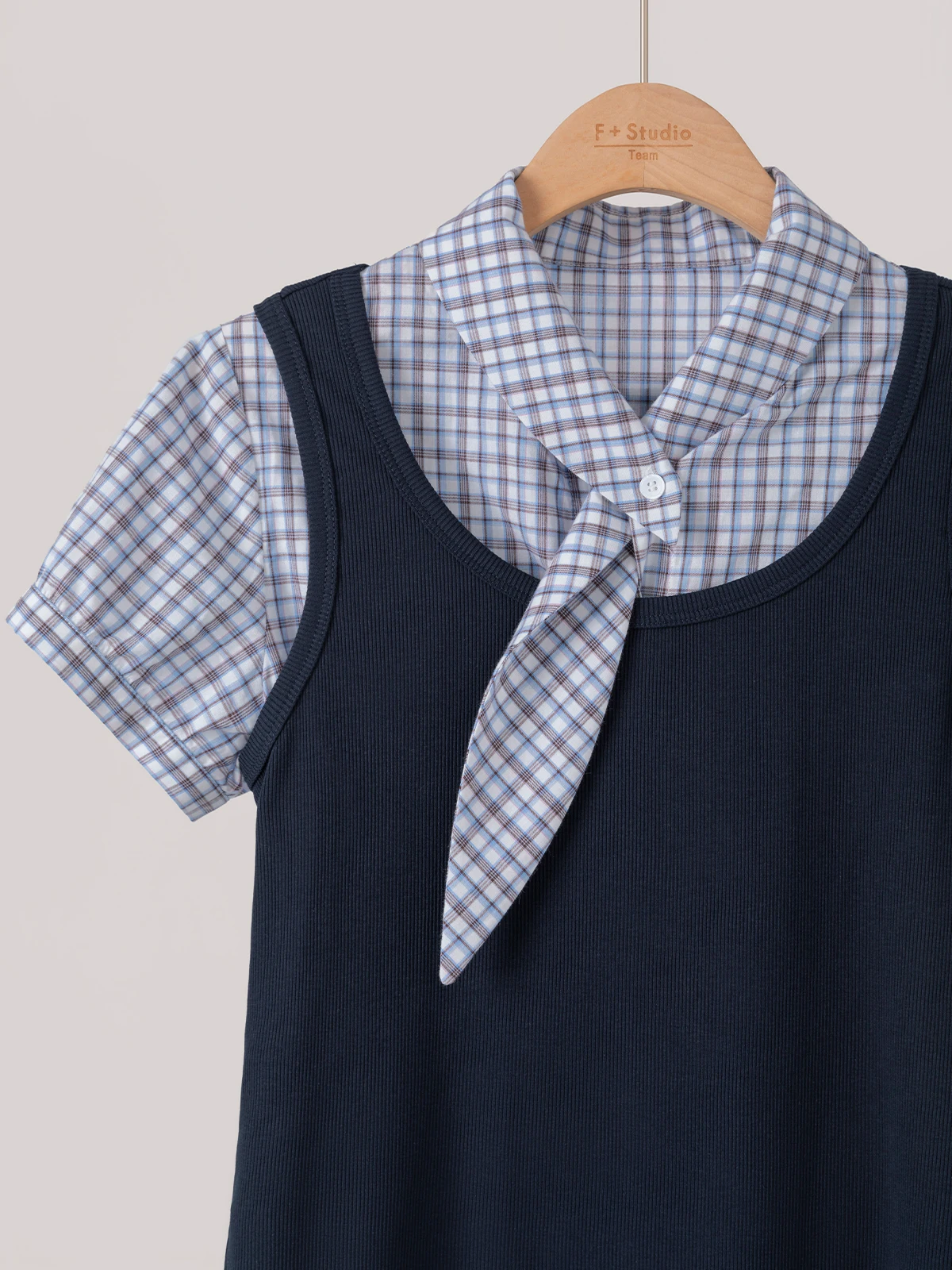 韓国風アカデミックスタイルのカラーコンビネーショントップス：明るい色の服としての夏季適用性と実用性