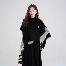 黒色ケープ付きニットセーターとスカートの秋冬用コーディネート（セットアップ対応）