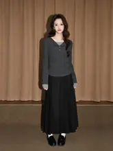 深灰色の重ね着風長袖Tシャツ【春秋・着回し可・ショート丈】（セットアップ対応）