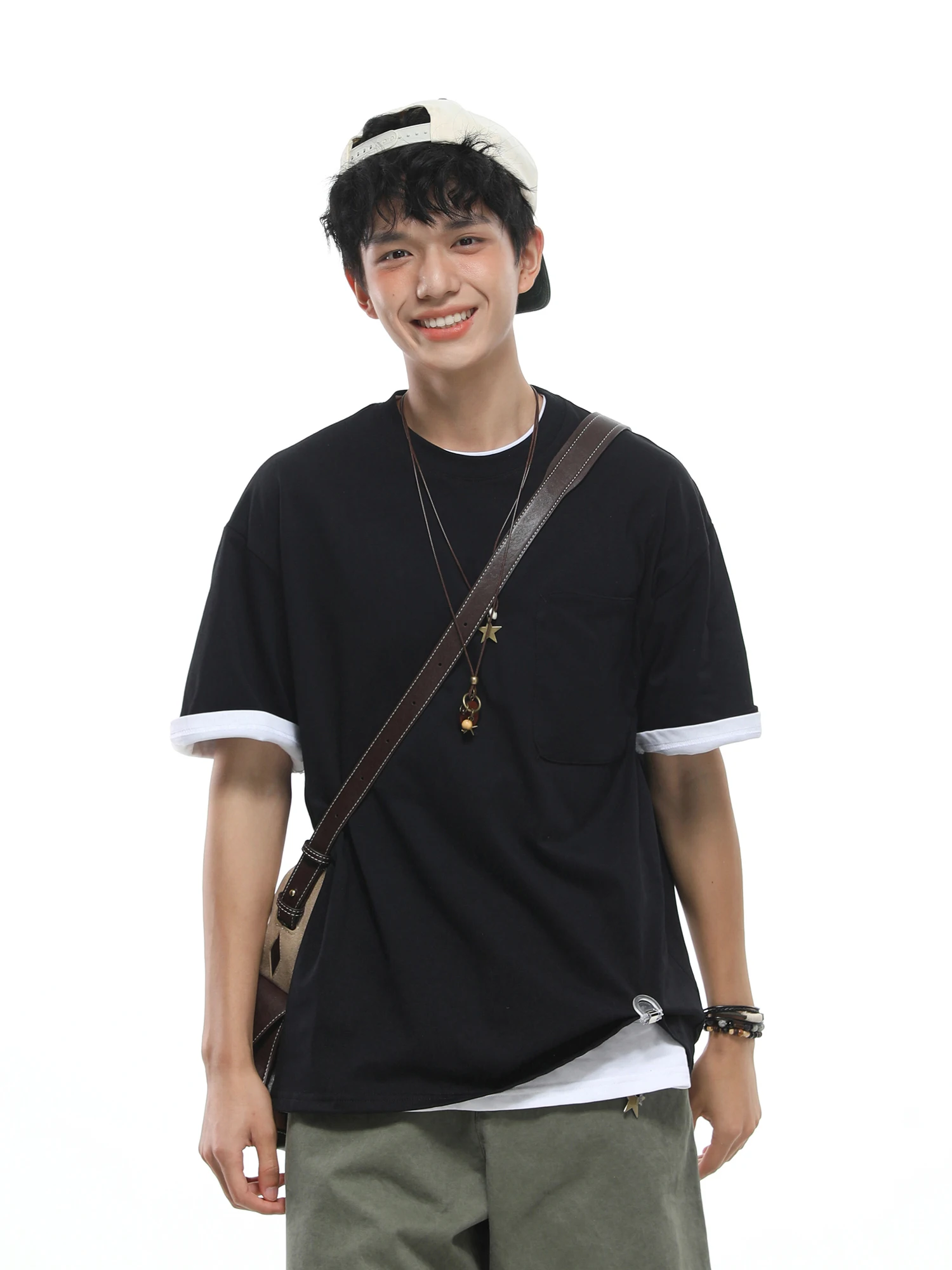 大口袋付き半袖Tシャツ：30代男性の夏コーデに最適なカジュアルスタイル