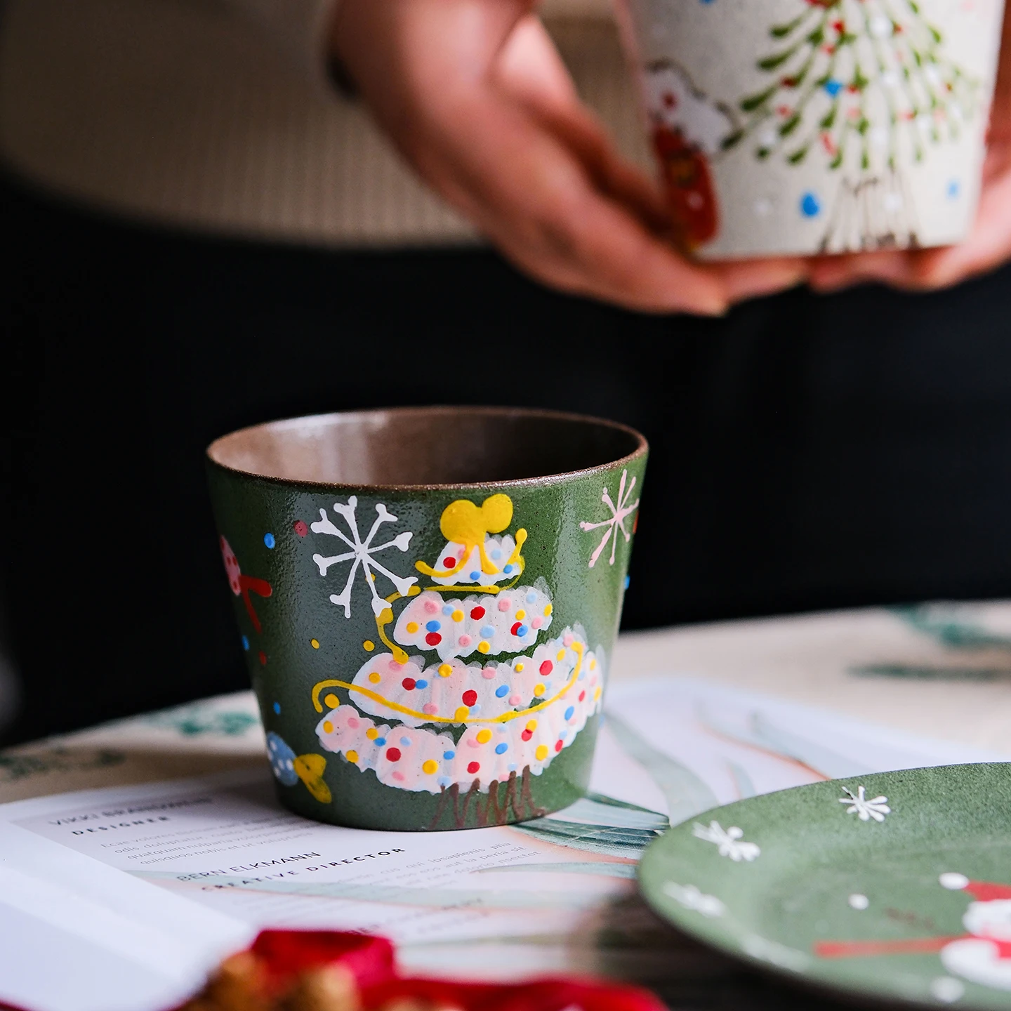 クリスマスマーケットで選ぶマグカップは、どんなデザインが心を温める？