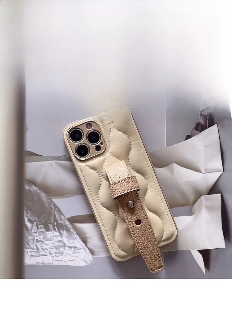 スマホケース ストラップ どうやってつけます？本革風の高級感が魅力のチェキ選びのコツとは