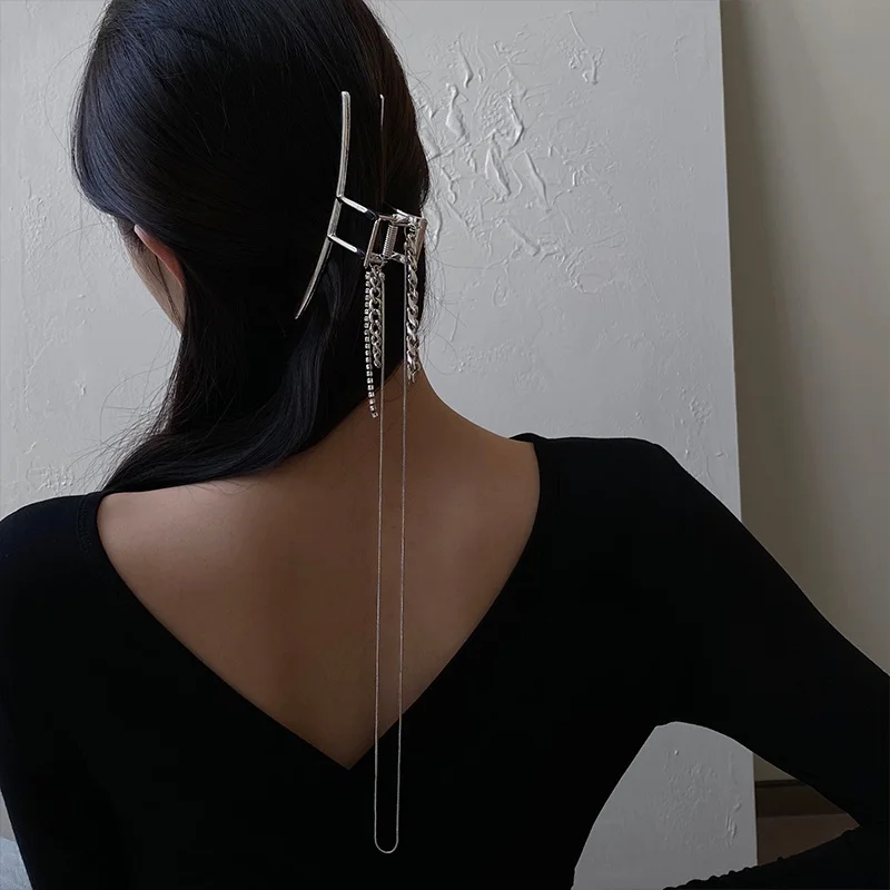 金属製 大型サメクリップ：デザインと耐久性を兼ね備えた女性向けヘアクリップ