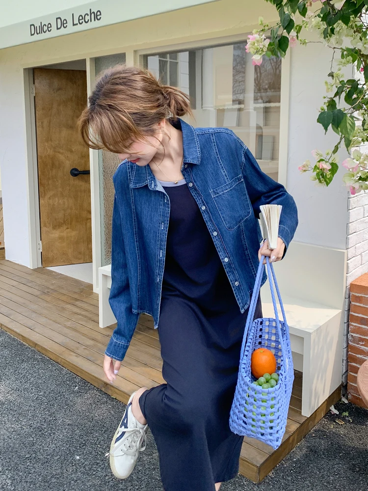 きれいめデニムコーデに合うワンピースの選び方：通勤向けノースリーブロングドレス