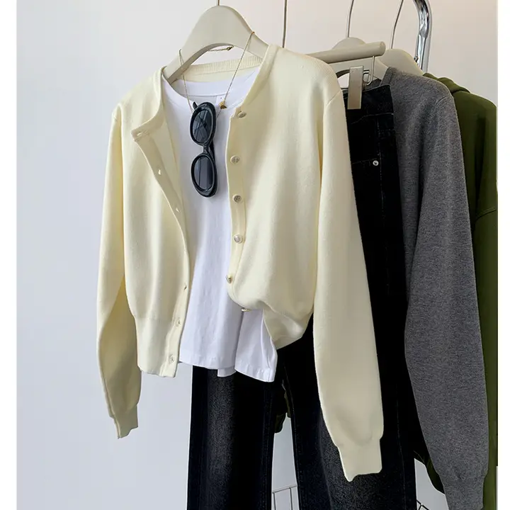 短丈ニットカーディガン【薄手ウール・秋用・軽量】