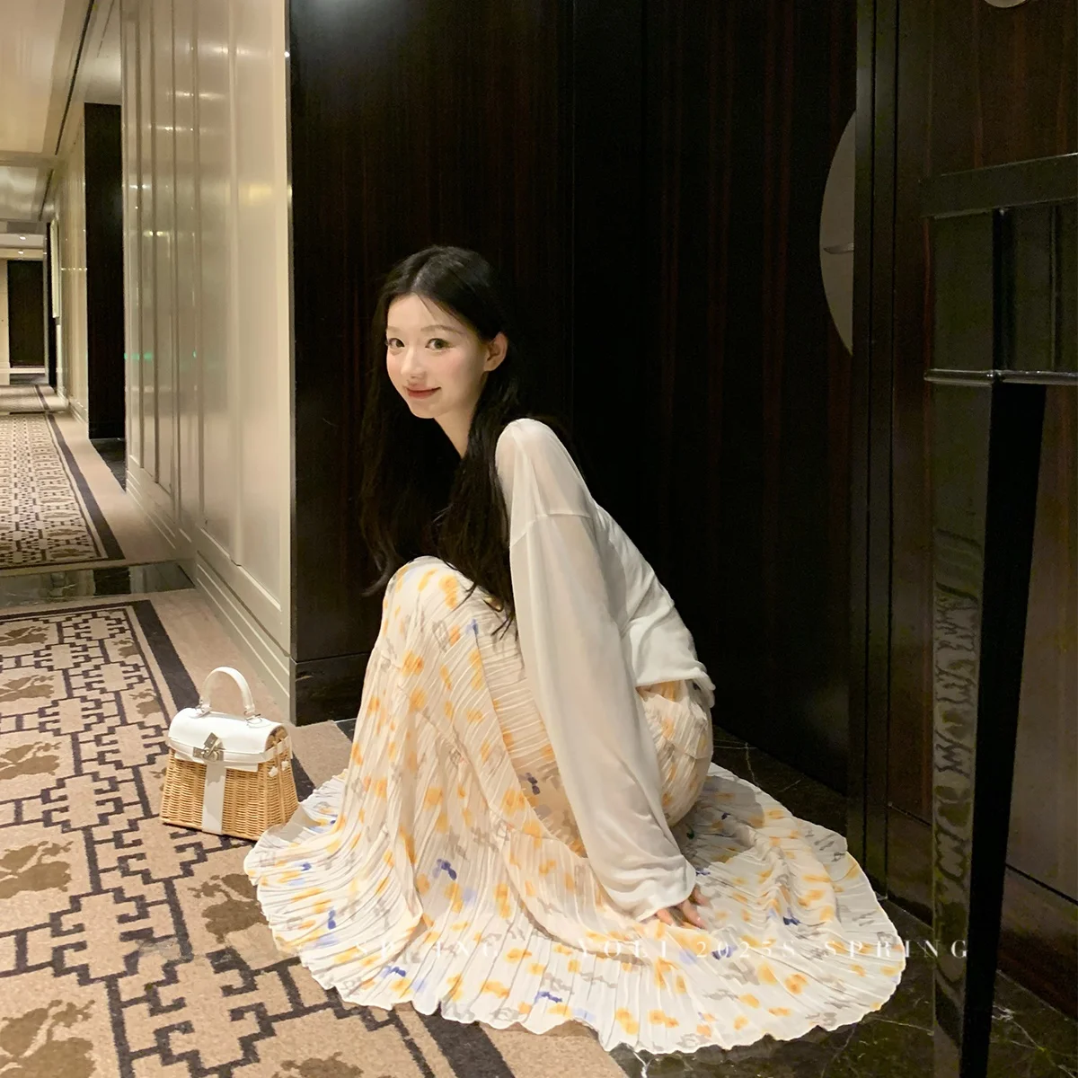 ヴィンテージ風プリーツスカート【花柄・女性用・ストレートシルエット】：通勤シーンでの実用性と素材特性を解説