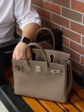洗練されたデザインの高級感あるレディースプラチナハンドバッグ【肩掛け・手提げ】（セットアップ対応）