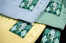 カラフルな麻のニットセーター【ケーブル編み・刺繍デザイン】