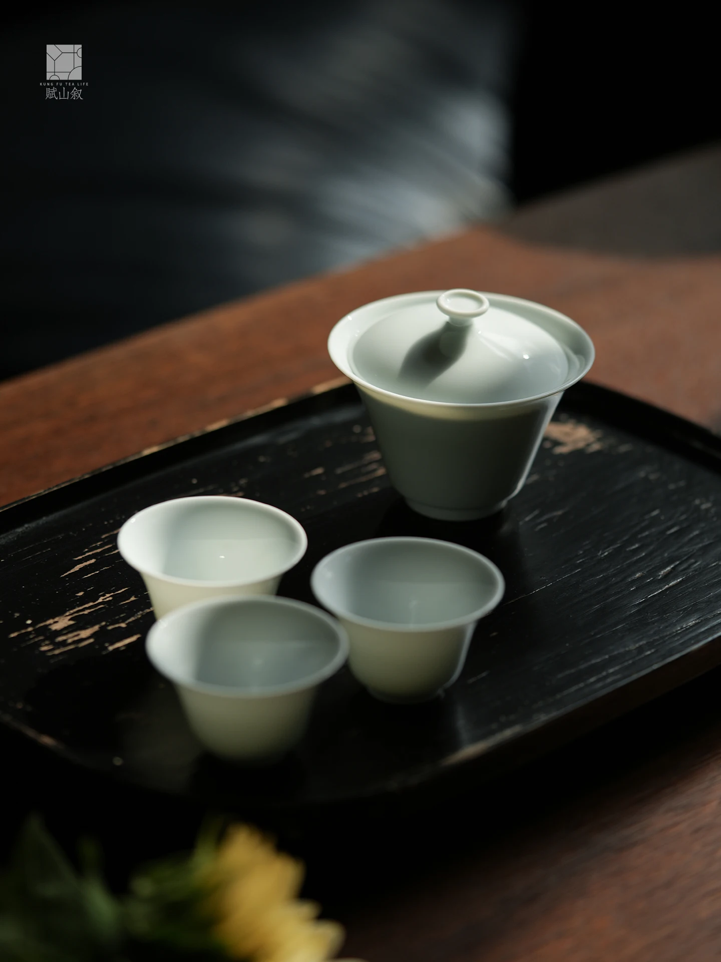 青白磁製の薄手マグカップ500ml：复古デザインで日常の飲み物を確実に管理