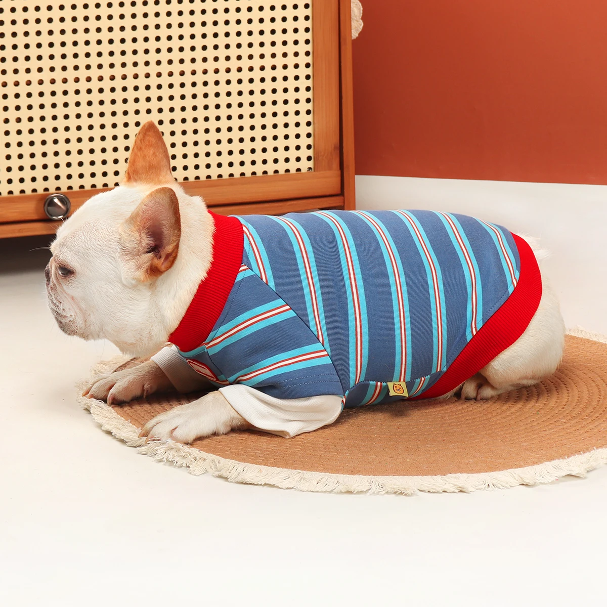 秋用ペット犬服：フレンチブルやパグに最適なフェイクツーツーパーカー