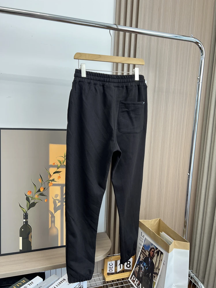 春季用メンズ カジュアルパンツ：コットン素材の束脚デザインが日常に合う理由