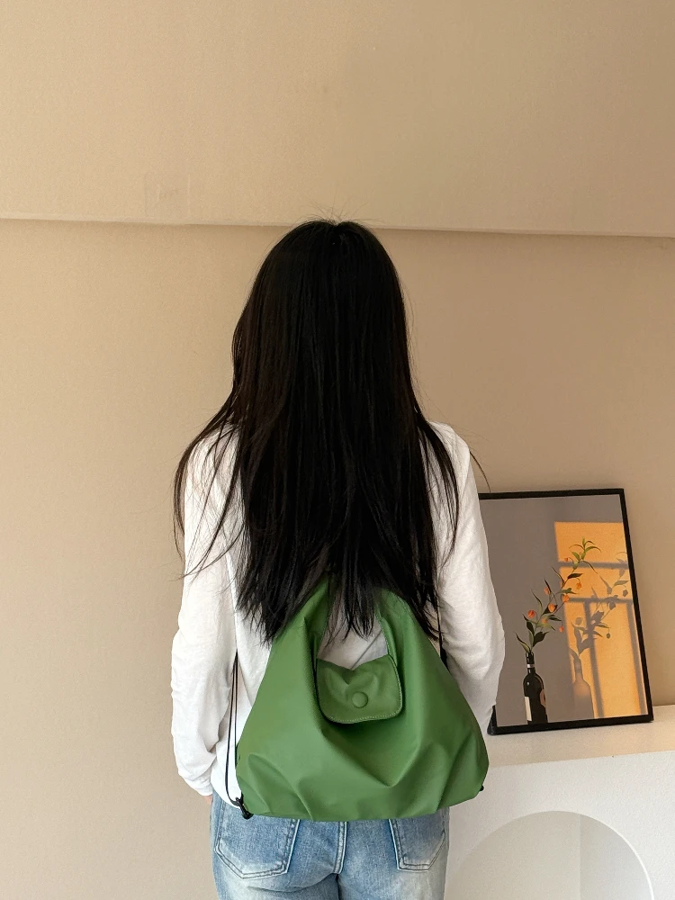 とにかく軽いバッグで通勤や日常を楽しくする方法は？