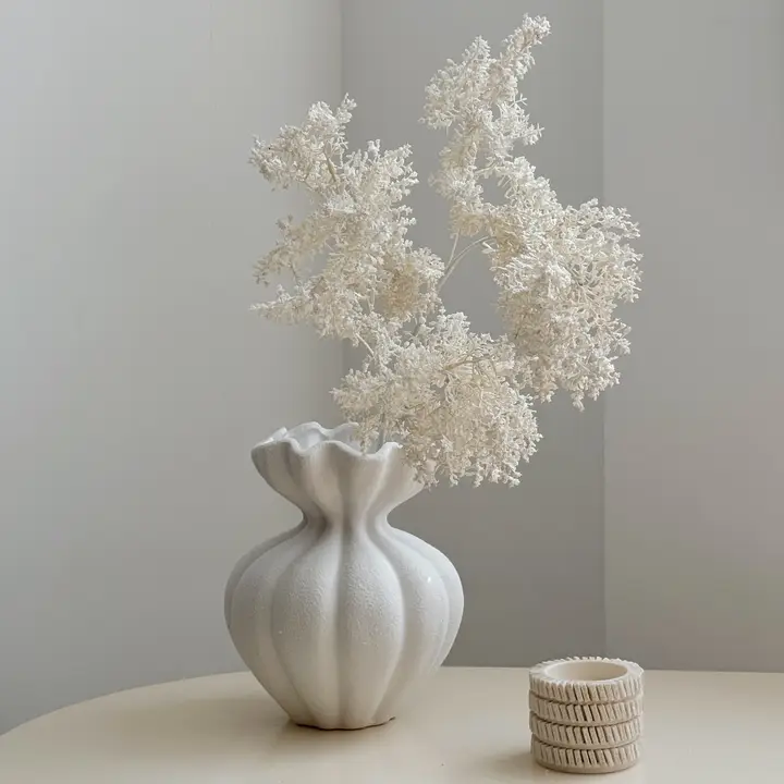 白色花びらのフラワーベース【素焼き・フランス風・室内装飾用・花器】