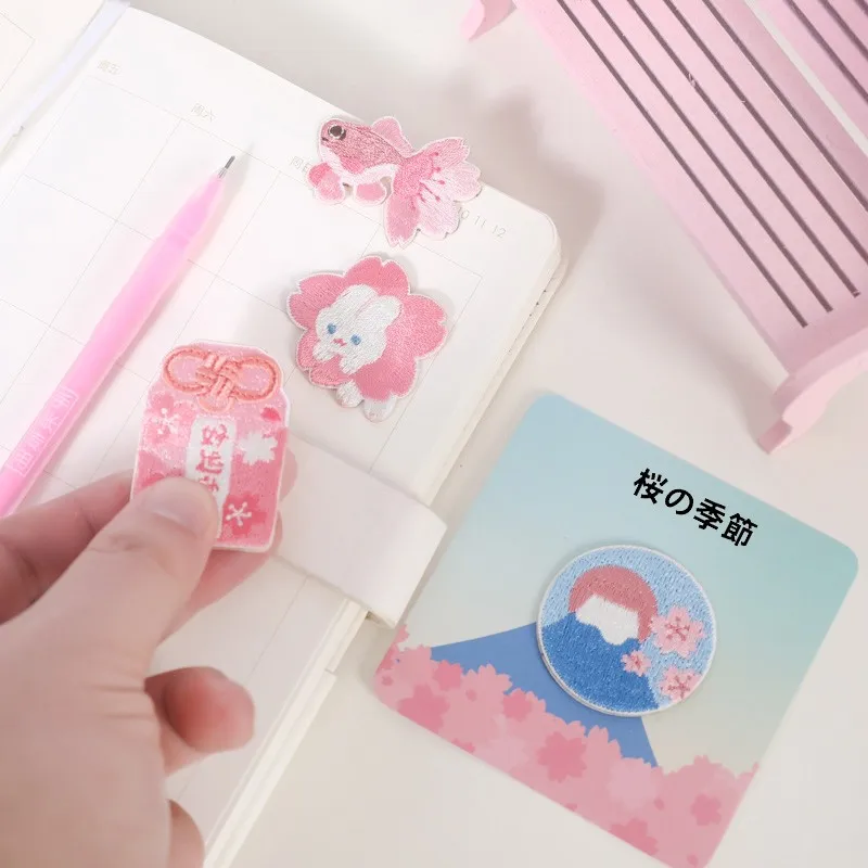 さくら動物刺繍ステッカー 携帯ケース 布ステッカー：かわいい キャラクター 人気 2026 トレンドの代表アイテム