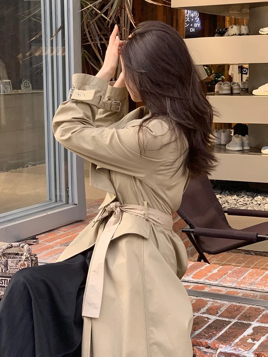 大人可愛い服 50代コーデの完全ガイド：大翻領コットントレンチコートで自然な可愛さを実  現