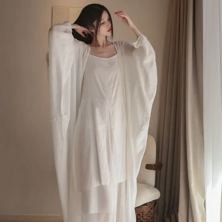 古風な外套の漢服・白色開衿デザイン【新中式・吊り帯スカート・仙女風】【禅意スタイル】（セットアップ対応）