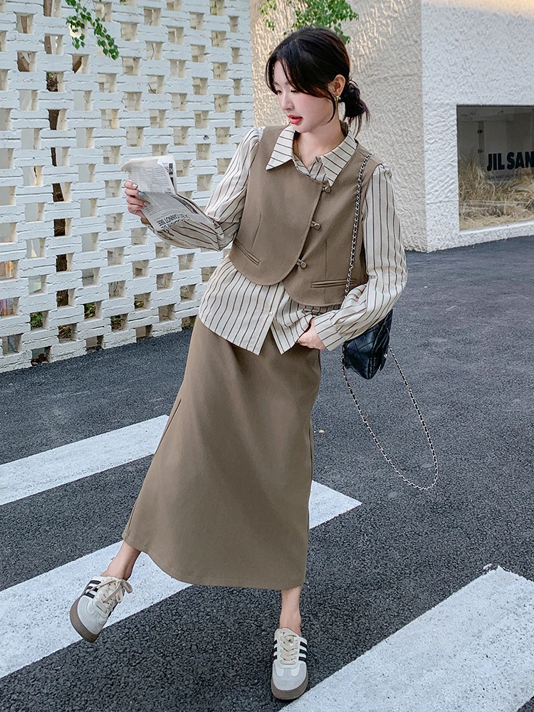 50代の忘年会に着る服はスーツがいいのかカジュアルがいいのか？通勤に最適なシャツベストが解決する