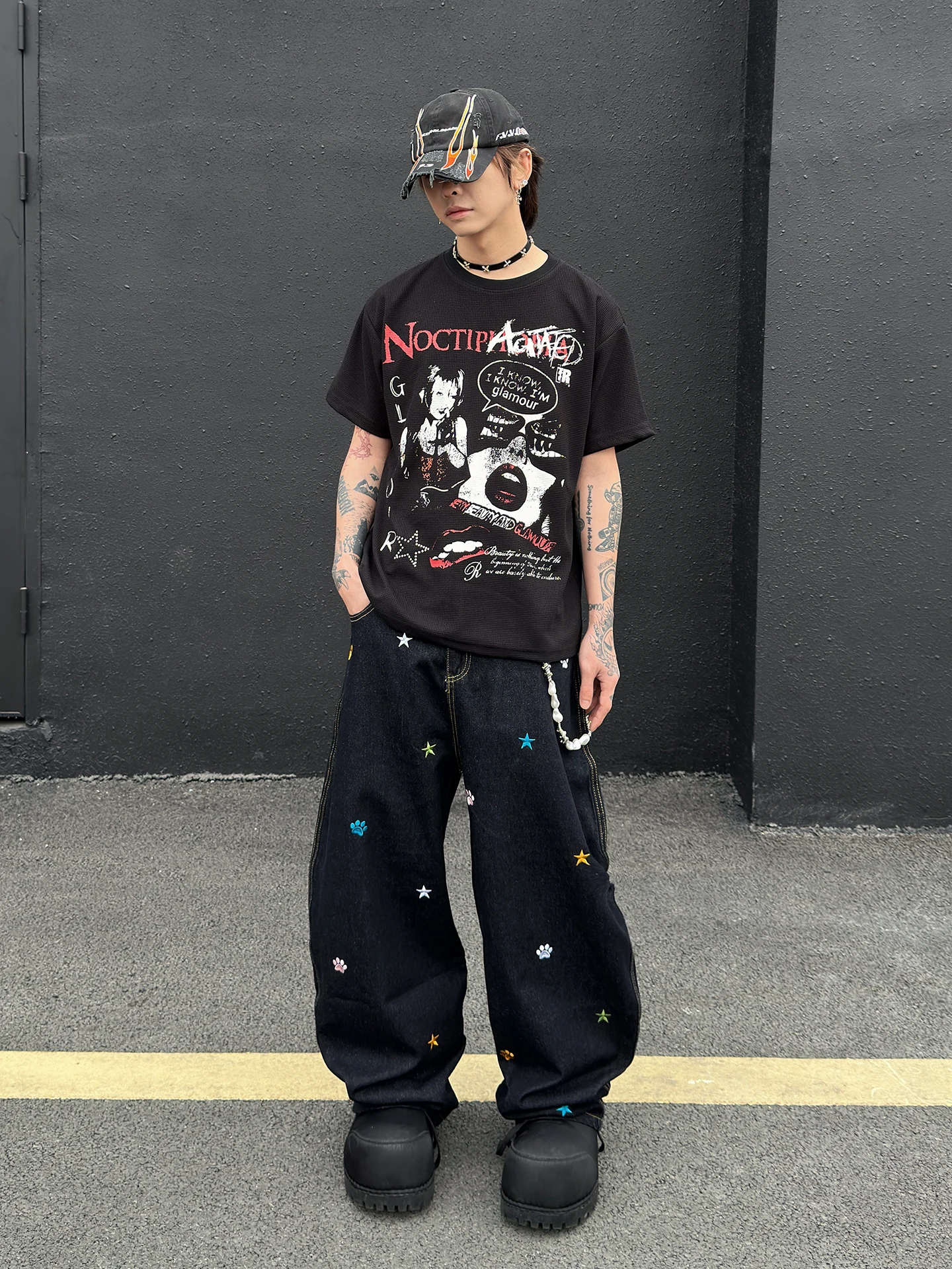 ショートスリーブTシャツ：黒いアメリカンレトロ風Tシャツの実用性と使い分け
