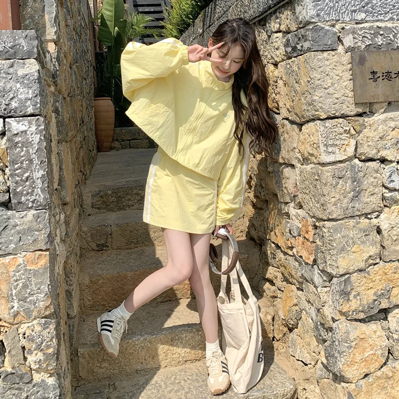 黄色の服 はどんなに着ていいのか？5選で気分を上げる夏のスタイルを提案