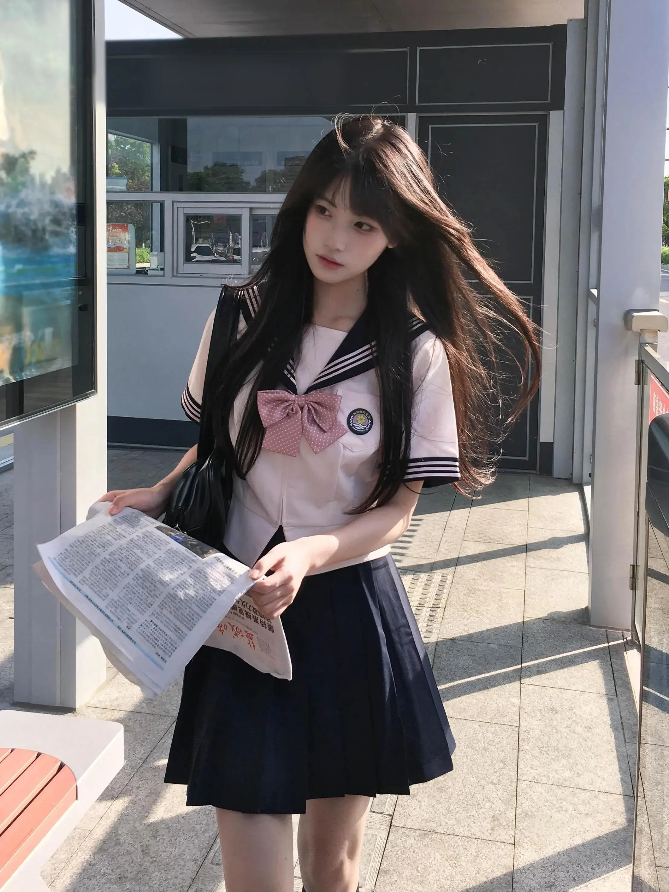 25度の日に高校生が着るおすすめのセーラー風スカート：ウエストリボン付きプリーツデザインの実用性と季節感