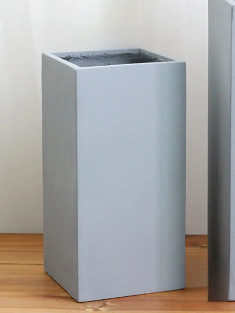 ほったらかしで毎年咲く花を育てるための屋外用フラワーポット