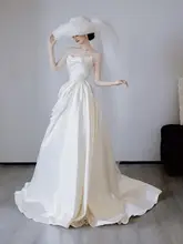 高級感のあるサテン仕立ての軽やかなウェディングドレス【華やか・新婦用・ノースリーブ】（セットアップ対応）