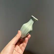 青瓷花瓶【茶席用・瓜棱デザイン・伝統的な仕上げ】