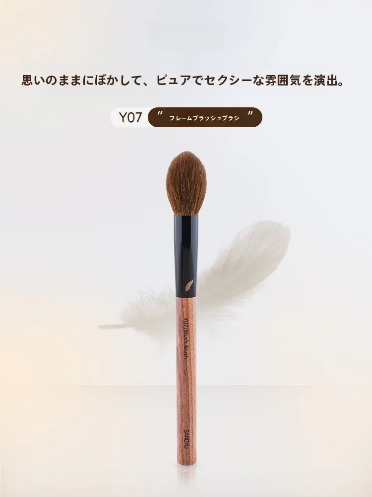 携帯用メイクブラシの洗浄頻度は？腮紅刷の実際の使用とメンテナンスガイド