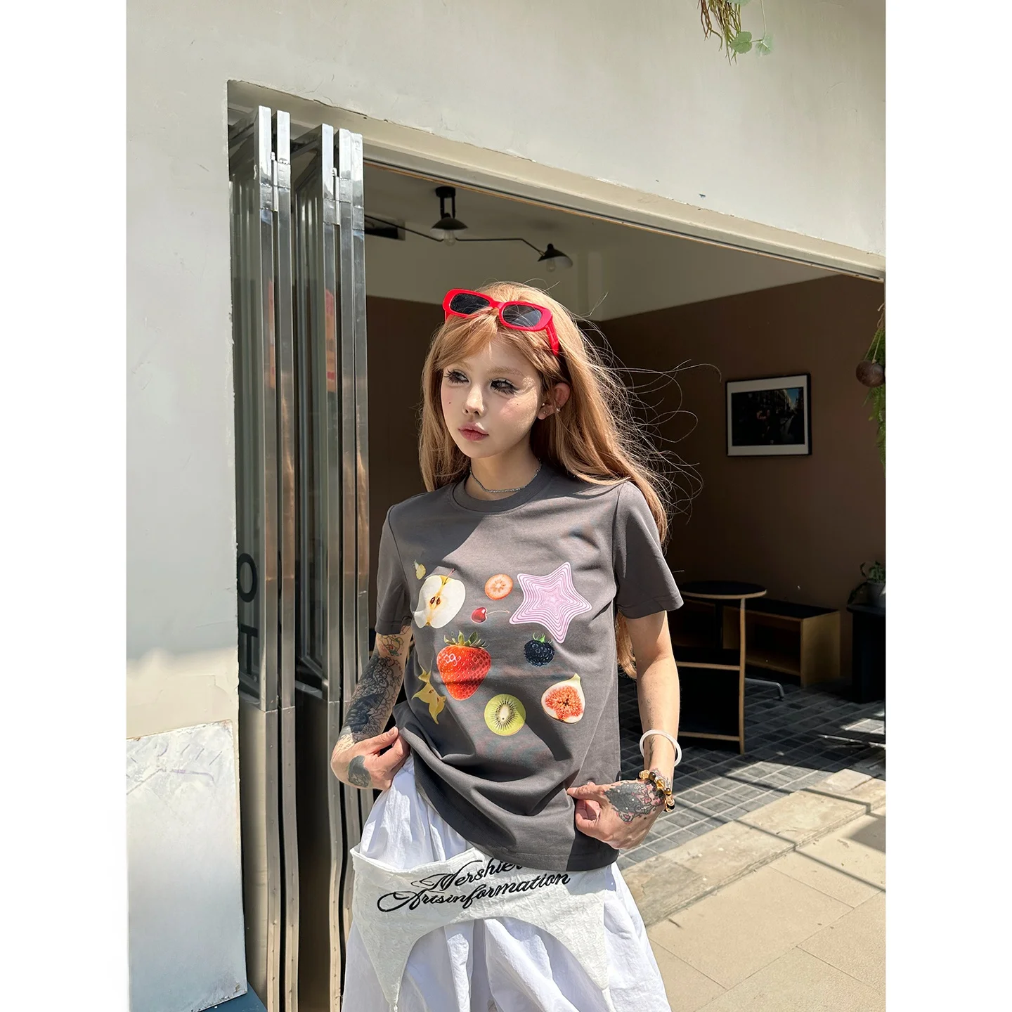 レディースグラフィックtシャツの選び方：2025年夏に使えるおすすめ4選と、デザイン・素材・価格のバランスを解説