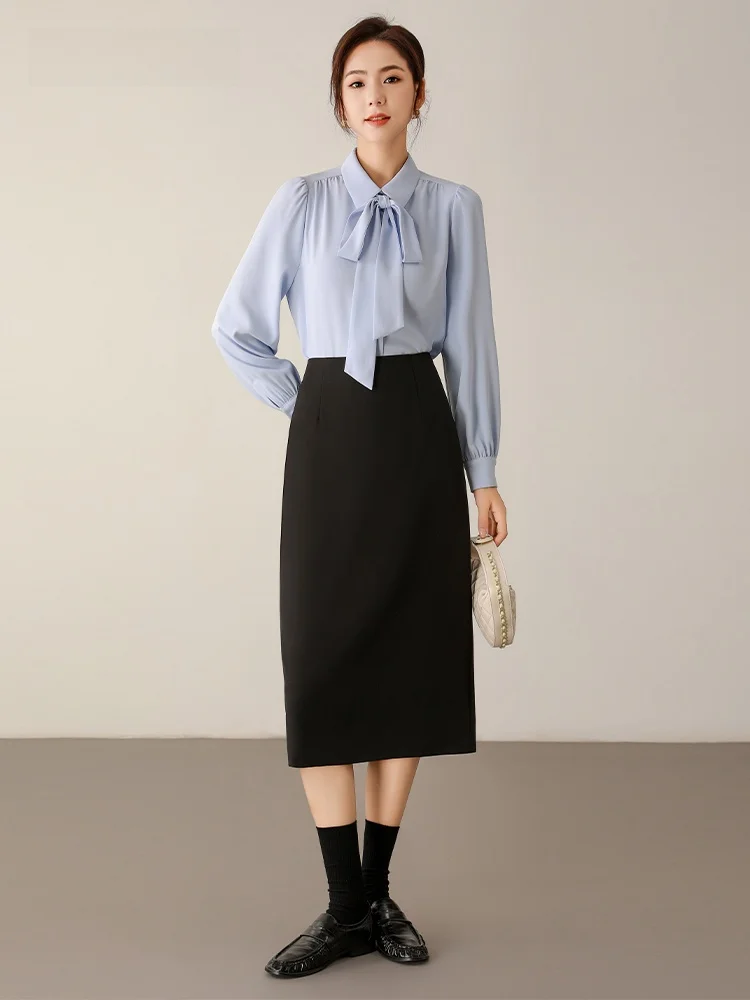 40代の研修にふさわしい服装は、シンプルで通気性の高いスカートスーツがベスト？