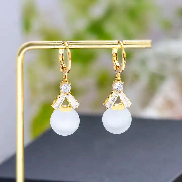 白月光の幸運ボールイヤリング【女性用・ファッション・軽やかさ・洗練されたデザイン】