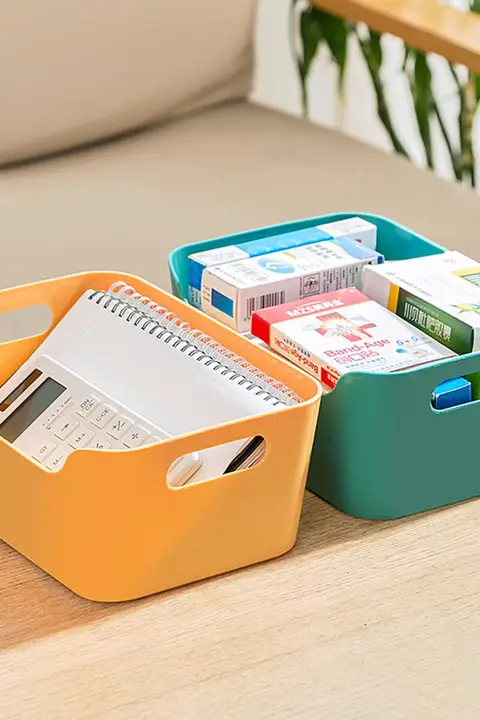 デスク用収納ボックス【化粧品・文房具・リモコン・プラスチック製・仕切りあり】