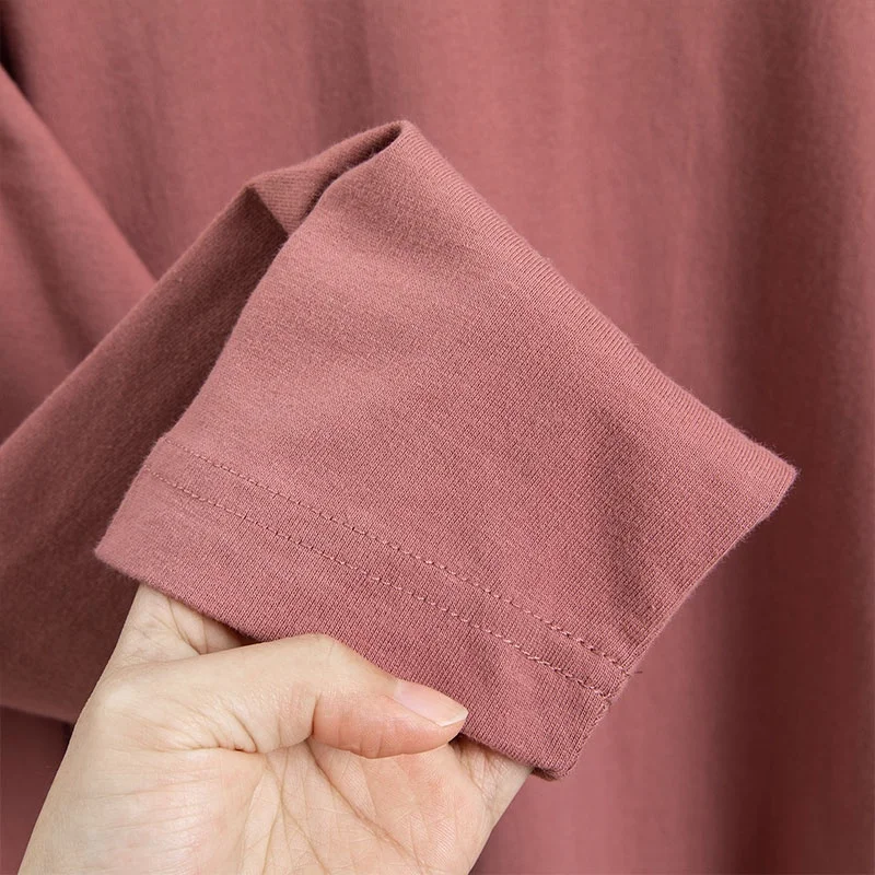「Tシャツ 横から 着る」のコツは？モランディレッドのコットン長袖Tシャツで解決する
