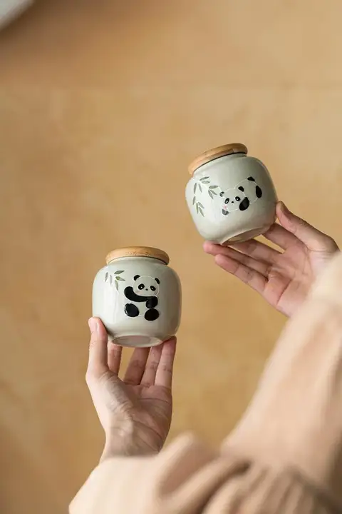 手描きパンダデザインの陶器製茶葉保存容器【密閉・中華風・防湿】