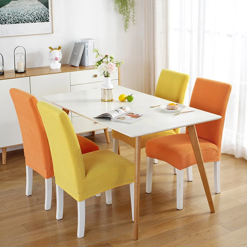 来客が多い家にぴったりの耐久性のあるダイニングテーブルクロスとチェアカバー、3つでどう選ぶ？