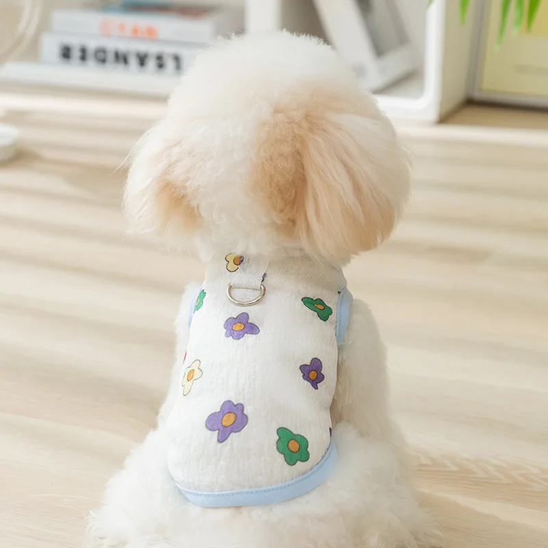 小型犬用夏用全身プリントベスト：散歩服装の通気性と牽引機能を実証