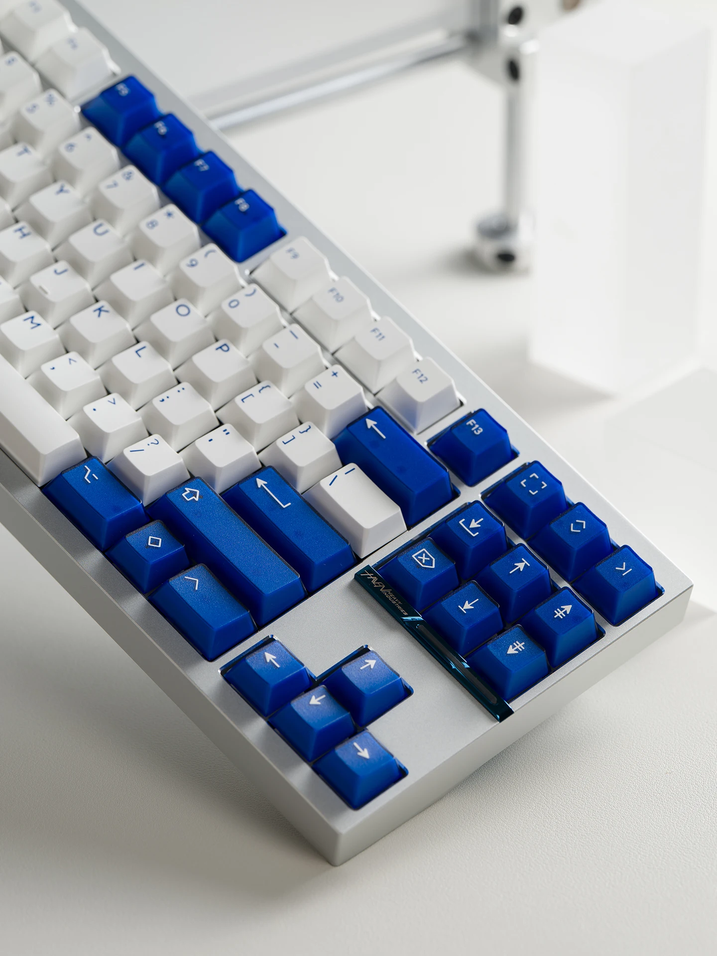 分離キーボードを選ぶべきタイミングは？PBTファンズのクラインブルーR3が解決するリアルな使い勝手