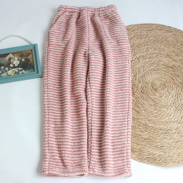 秋冬用厚手コーラルフリース女性用ルームパンツ【保温・ストライプ・ポケット付き・外出可能】