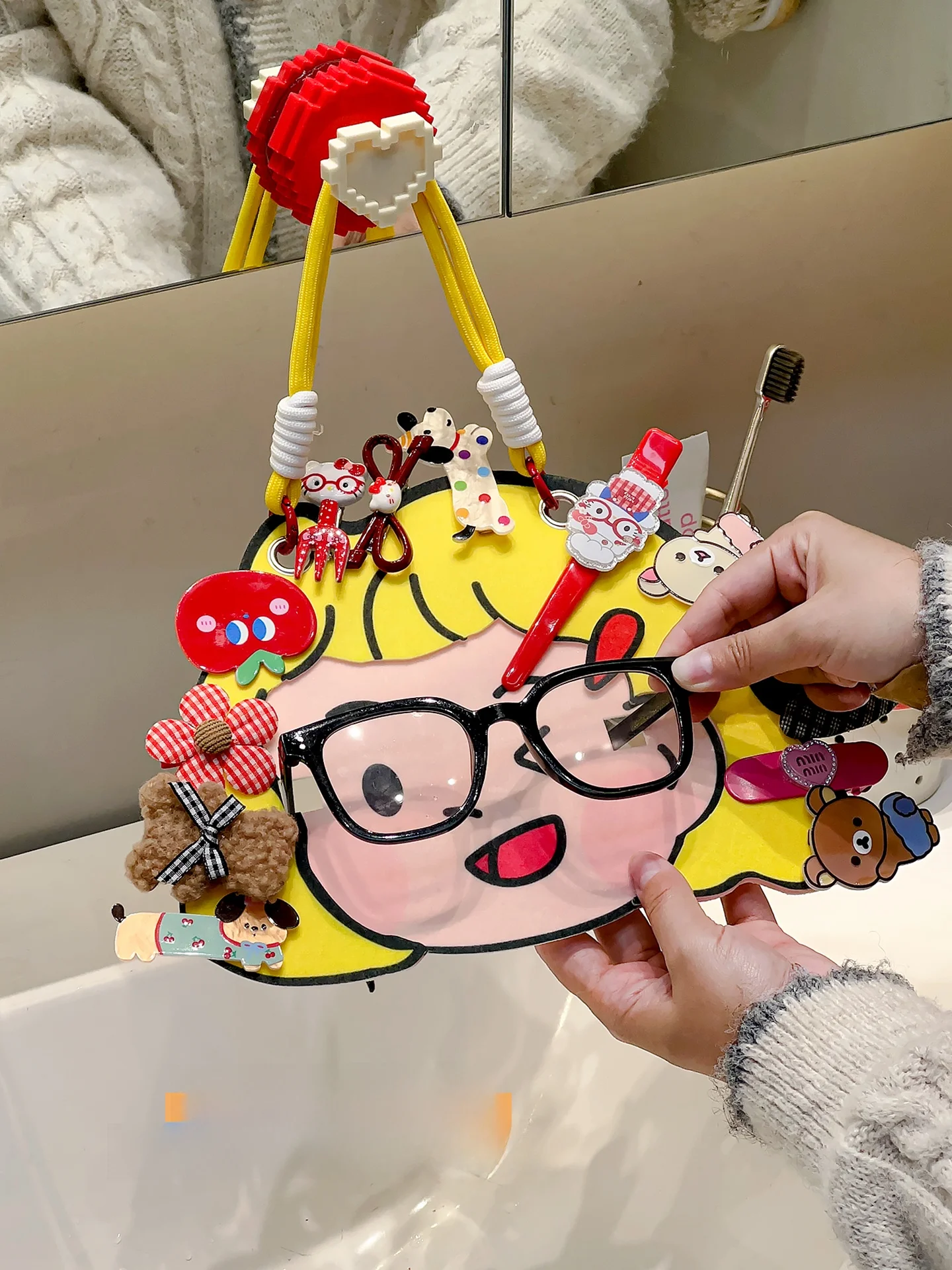 かわいいメガネスタンド付き多機能ヘアゴムクリップの使い方と実際のシーン